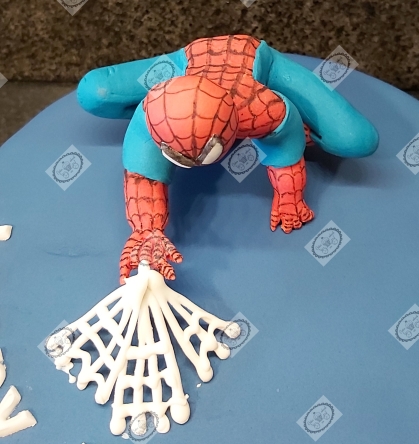 Zelfgemaakte caketopper van Spiderman